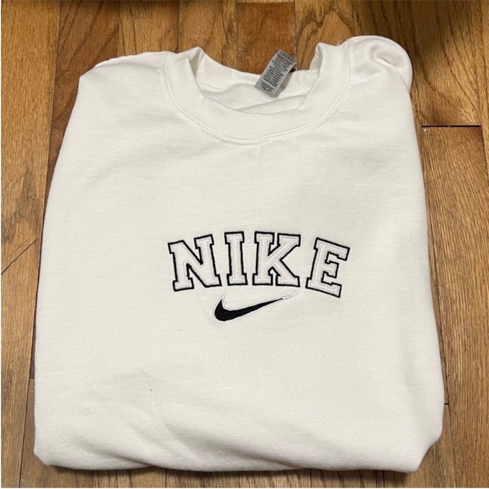 Classic white Nike Spellout Crewneck - Picture 2 of 3